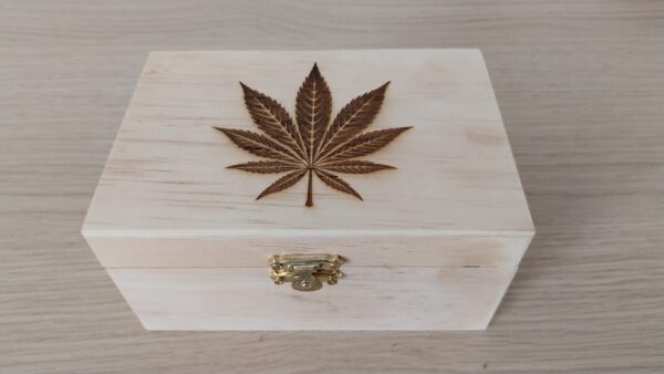 Cannabis Aufbewahrungskiste aus Holz mit Lasergravur