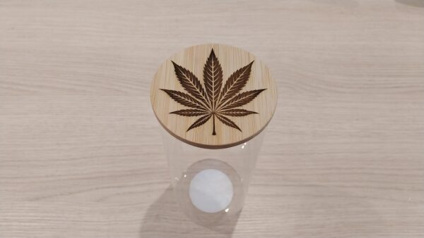 1l Cannabis Glas mit Holzdeckel, lasergraviert